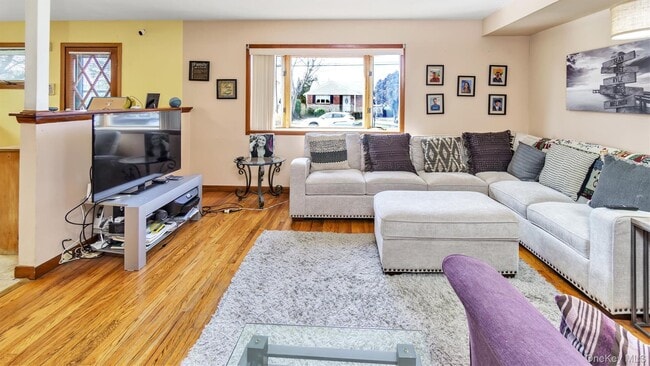 Building Photo - 19 7th St