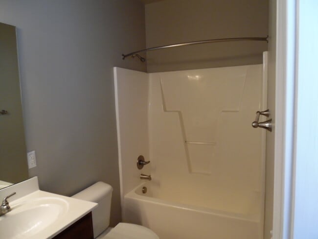 Building Photo - 3 BR 2 BA Highlands at Queen Creek home!