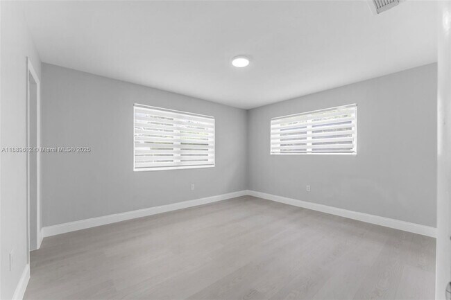Building Photo - 4400 SW 89th Ave