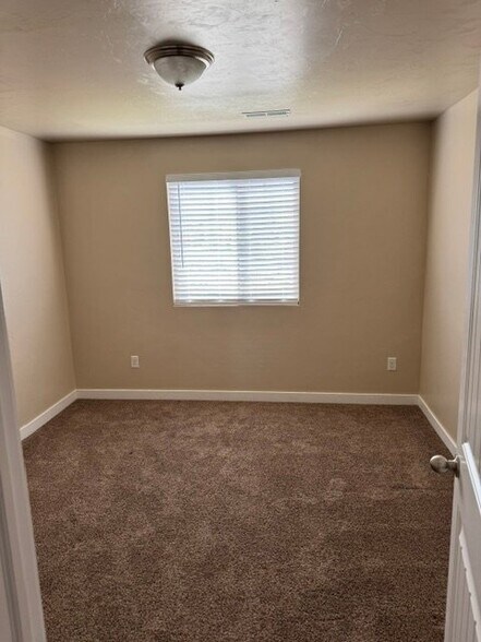 Building Photo - 14598 S Edgemere Dr