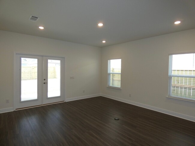 Building Photo - Brand New 3BR/2BA Gem with Modern Comforts...