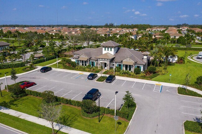 Building Photo - 8632 Escue St