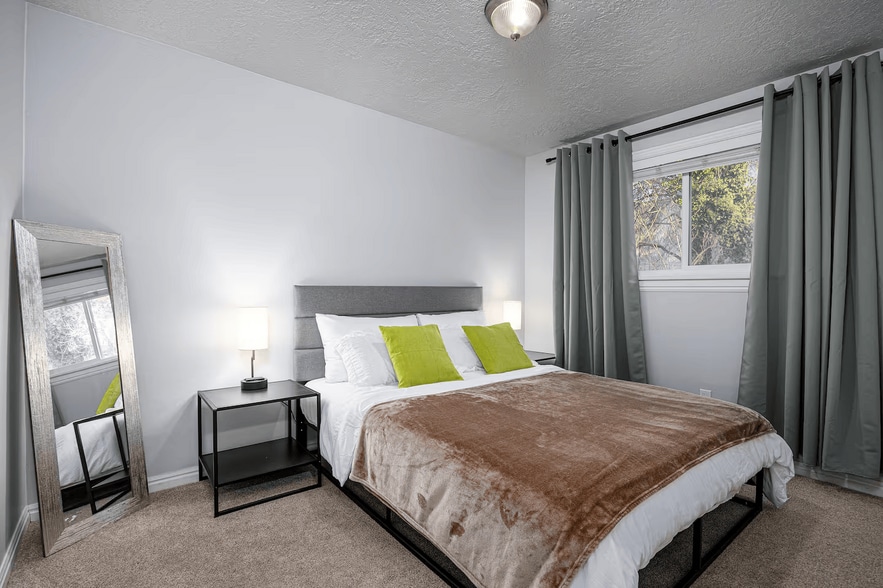 Building Photo - 9465 S Streatham Rd