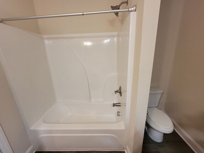 Building Photo - Lakeview Commons - Columbia County