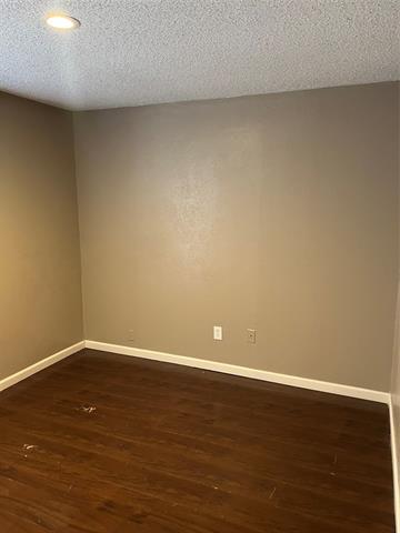 Building Photo - 1910 Whiteoak Dr