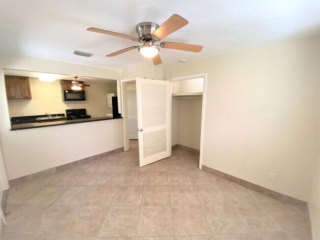 Building Photo - ** SOUTH NAPLES ** 4 BED / 3.5 BATH - POOL HOME - NO HOA! - PET OK - ANNUAL RENTAL