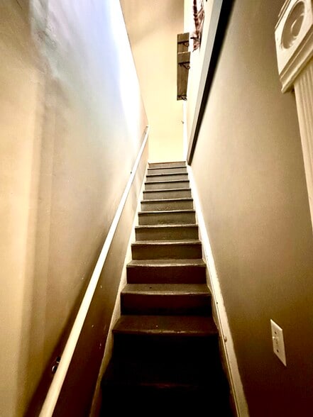 Building Photo - 1435 7th St