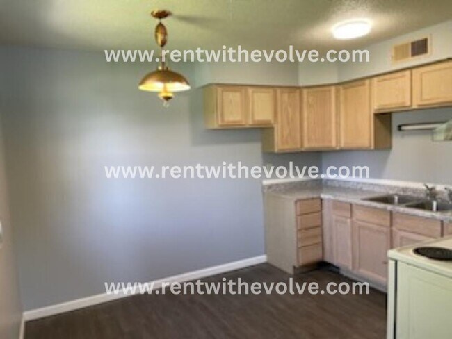 Building Photo - 225 S Angle St