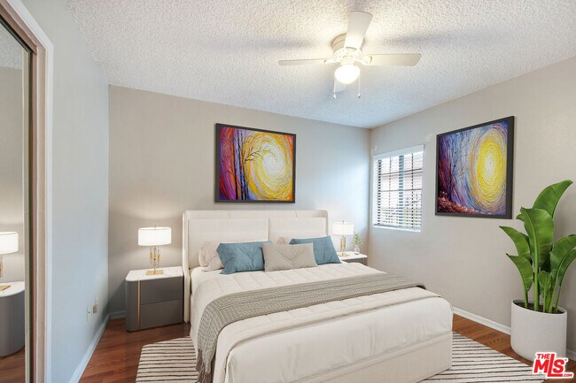 Building Photo - 11882 Ramona Ave