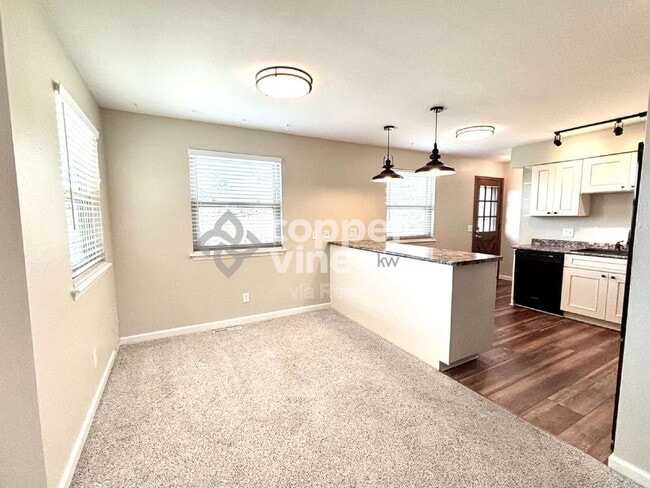 Building Photo - 495 Ash St