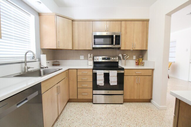 Building Photo - West of Trail Mid-Century Gem with New Designer Kitchen & Oversized Corner Lot