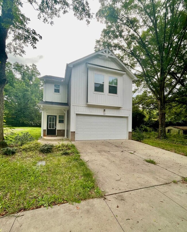 Building Photo - Welcome to this stunning 3-bedroom, 2.5-ba...