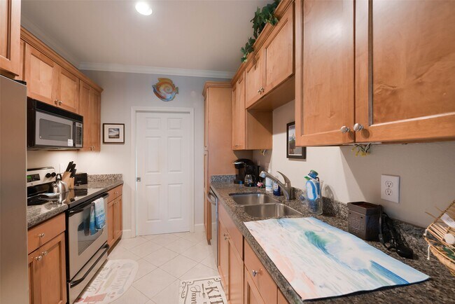 Building Photo - 7000 Seawall Blvd