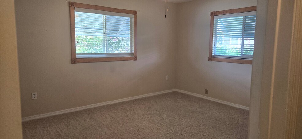 Building Photo - 9499 SE 174th Loop