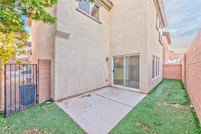 Building Photo - 670 Port Talbot Ave