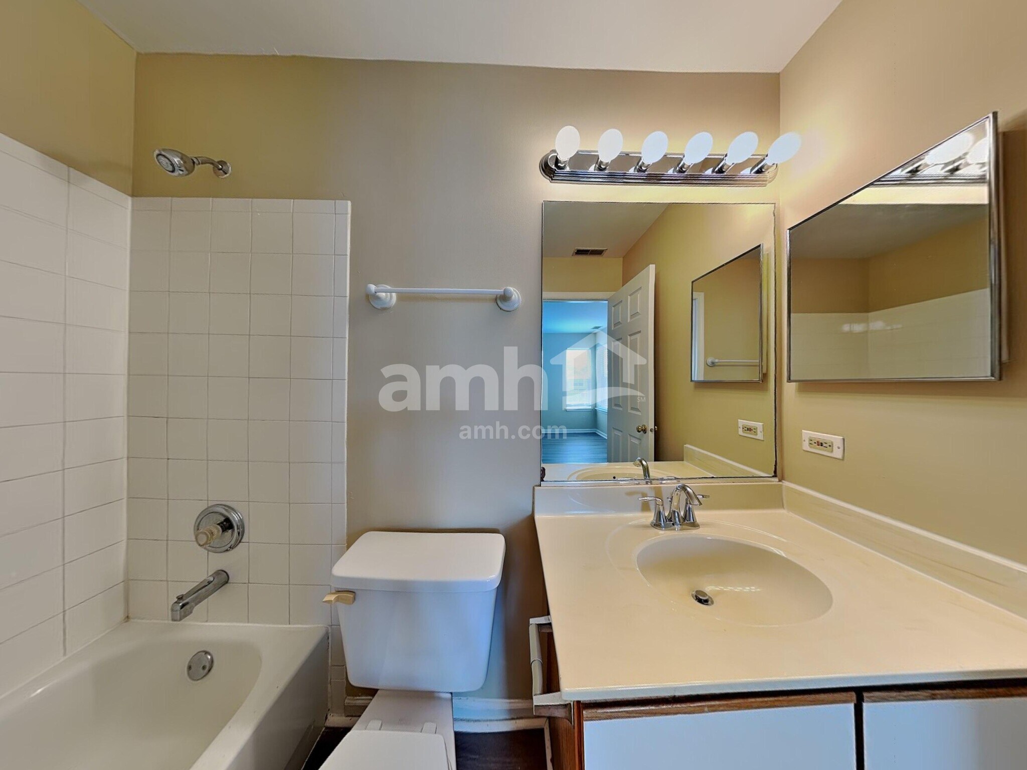 Building Photo - 1418 Grandview Ct