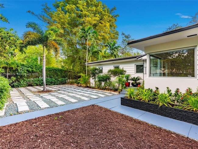 Building Photo - 650 NE 60th St