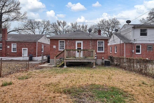 Building Photo - Quaint 2 bedroom home in University City.