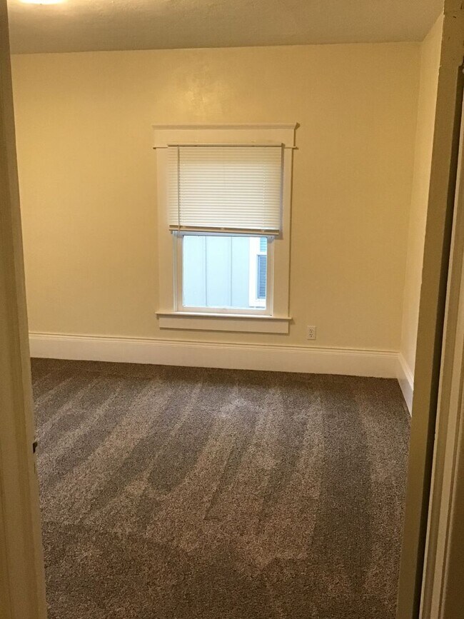 Building Photo - NW 5th