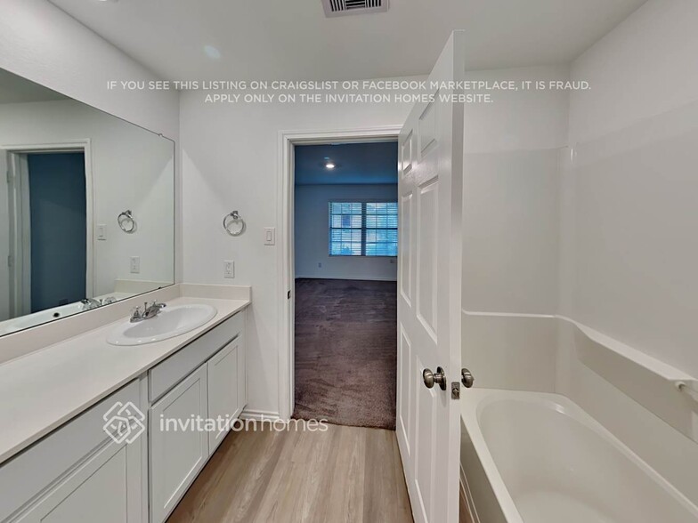 Building Photo - 18706 Charter Elm Dr