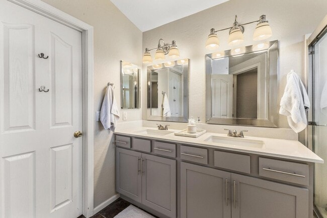 Building Photo - 10340 E Caribbean Ln