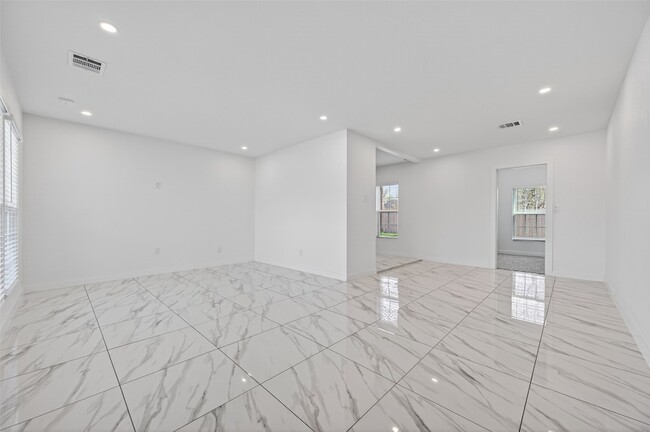 Building Photo - 2202 Alabama St