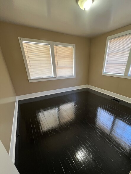 Bedroom - 4732 Ave T