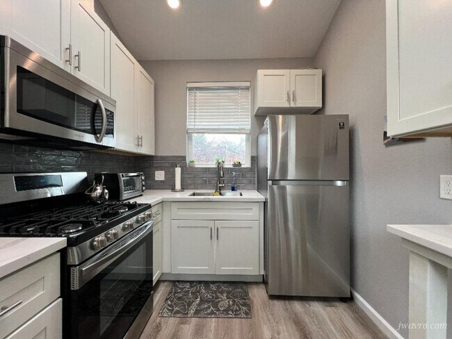 Building Photo - 476 Fiesta Dr