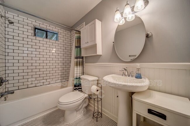 Building Photo - 4734 N Springs Rd NW