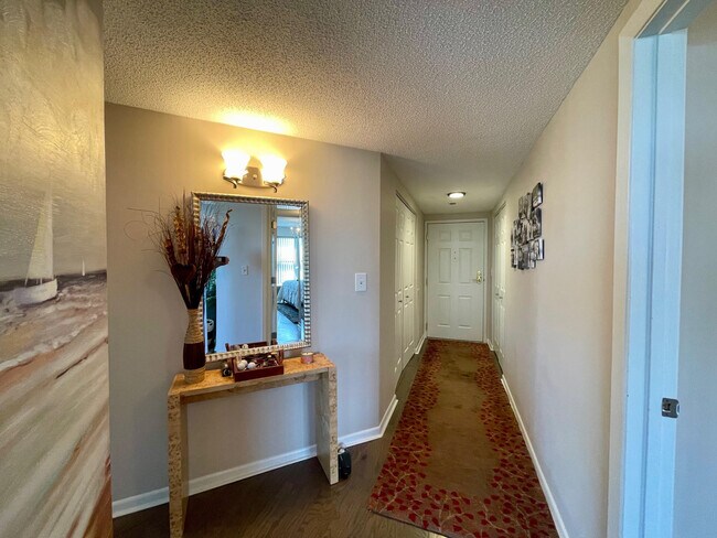 Building Photo - 509 Aurora Ave