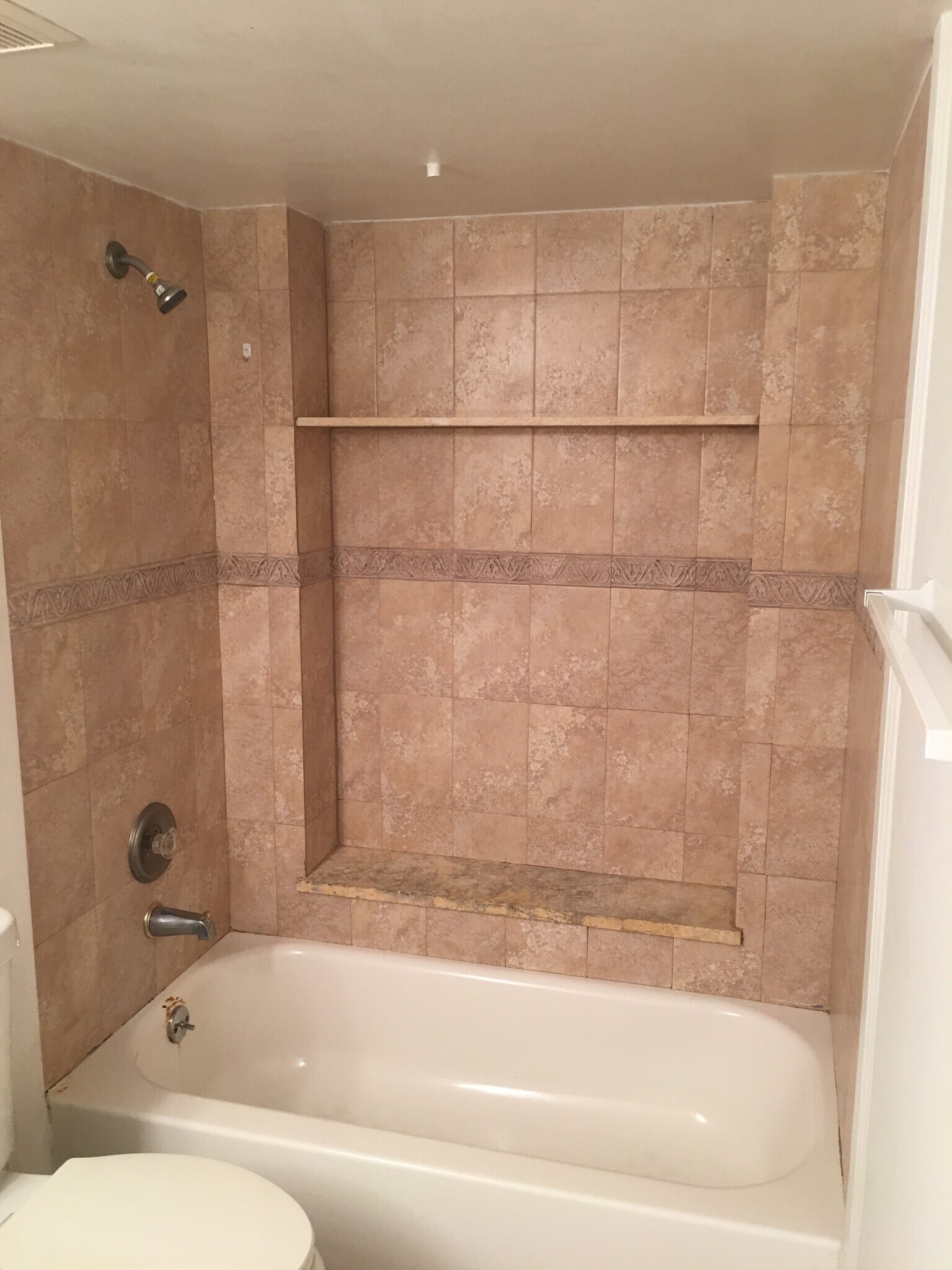 Building Photo - 8215 Lake Dr