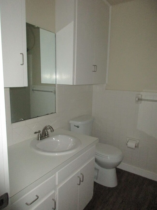 Building Photo - 1/1 Duplex with Carport