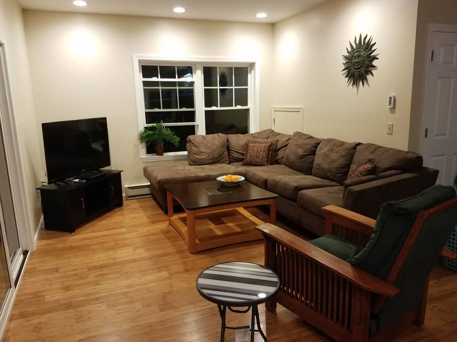 Building Photo - 66 Lake Dr