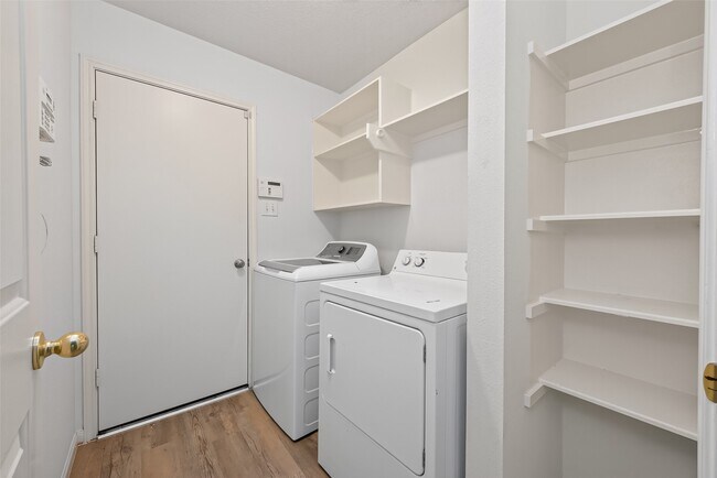 Building Photo - 7218 Fox Hall Ln