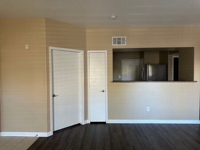 Building Photo - 7255 W Sunset Rd