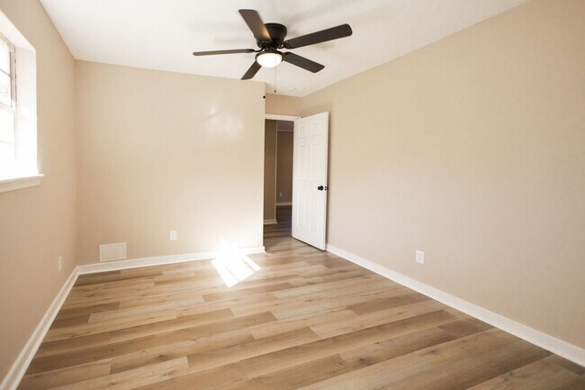 Building Photo - 732-732 Randall St