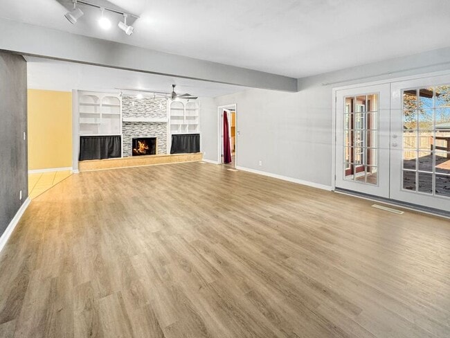 Building Photo - 5955 E 36th St