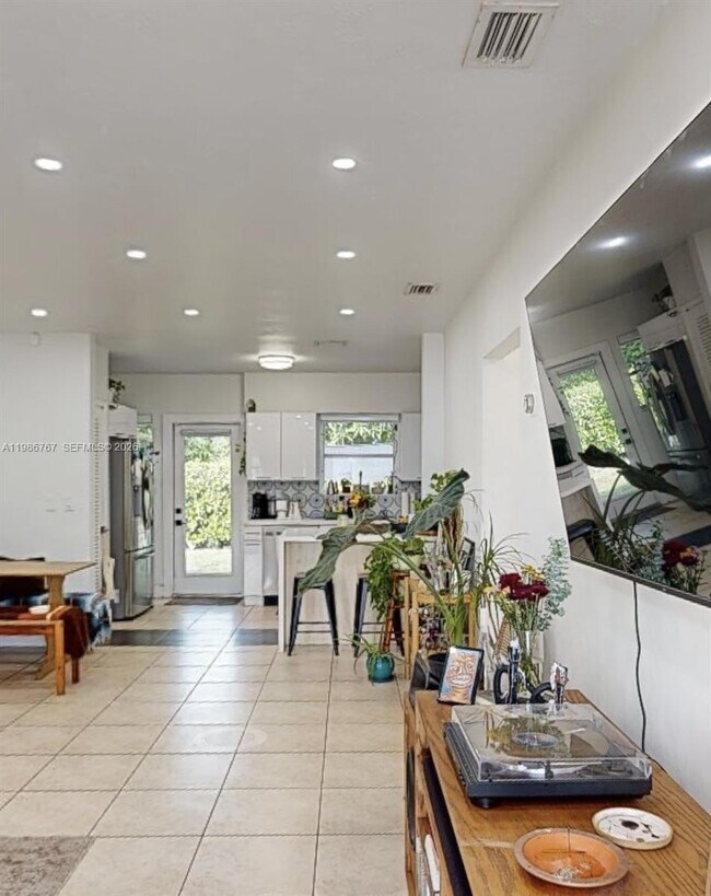 Building Photo - Northeast 112th Street, Miami, FL 33161 - 3 BR 2 BA single-family home