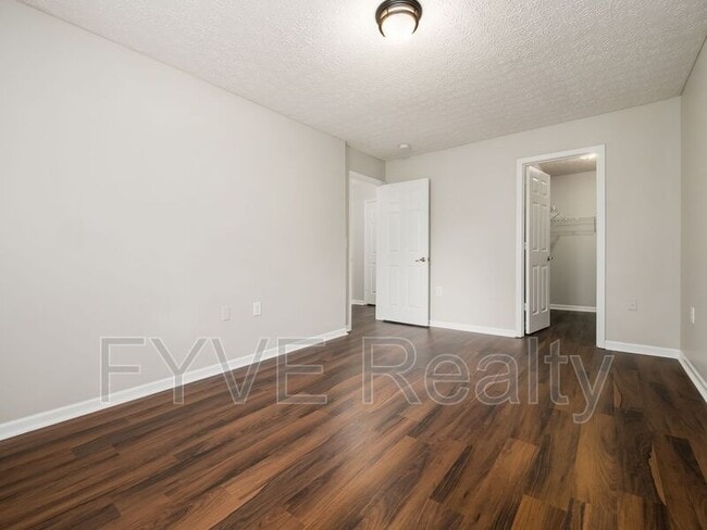 Building Photo - 2980 Glenloch Cir