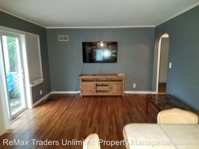 Building Photo - 309 E Frances Ave