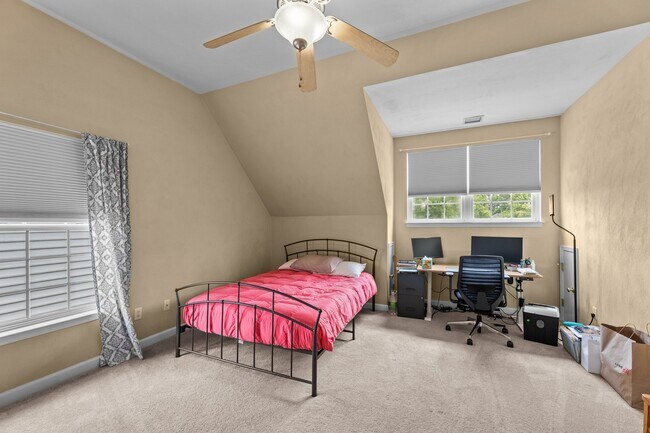 Building Photo - 1625 Lockridge Ct
