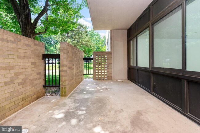 Building Photo - 3713 S George Mason Dr