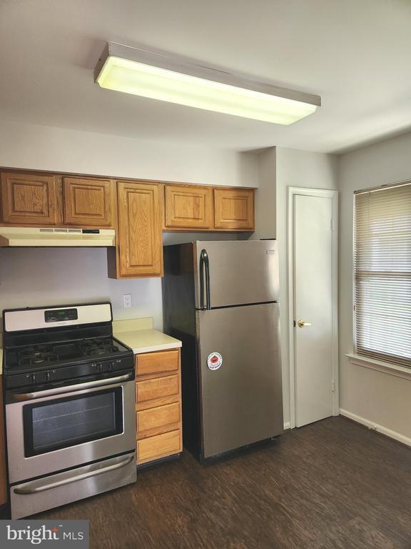 Building Photo - 4003A Saxony Dr