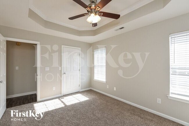 Building Photo - 261 St John Dr