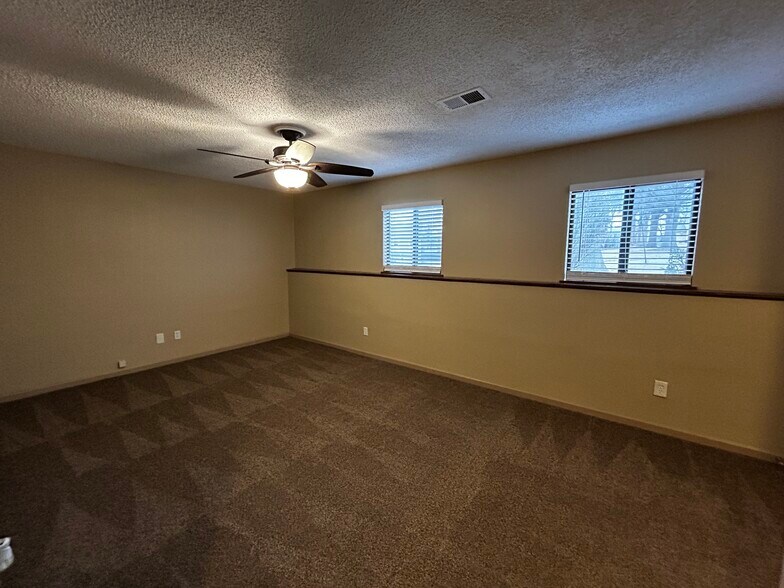 Building Photo - 9127 E 85th Pl