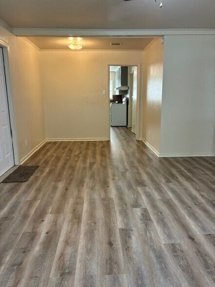 Building Photo - 1805 Thelma Ln