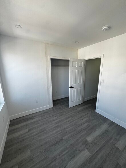 Building Photo - 2512 S Dewey St