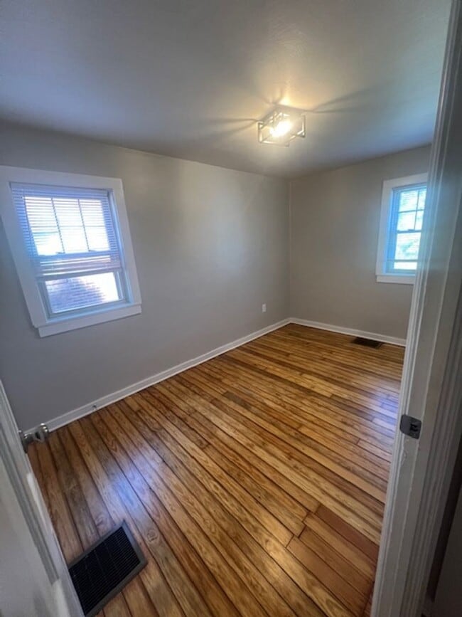 Building Photo - 720 Cranberry St