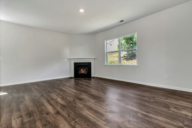 Building Photo - 305 Woodnettle Ln