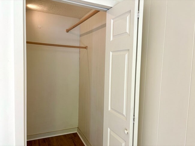 Building Photo - Powellhurst-Gilbert Updated 4 Bedroom/2 Ba...